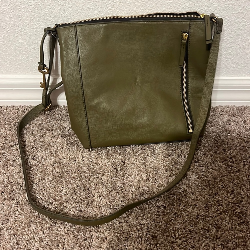 Fossil tara crossbody (color: green moss) new; tags still attached